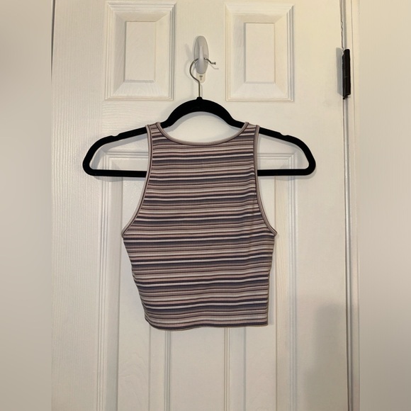 AE Cropped High Neck Tank Top - Picture 6 of 7